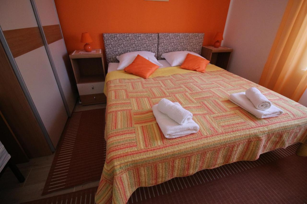 Apartment Marija For 8 People