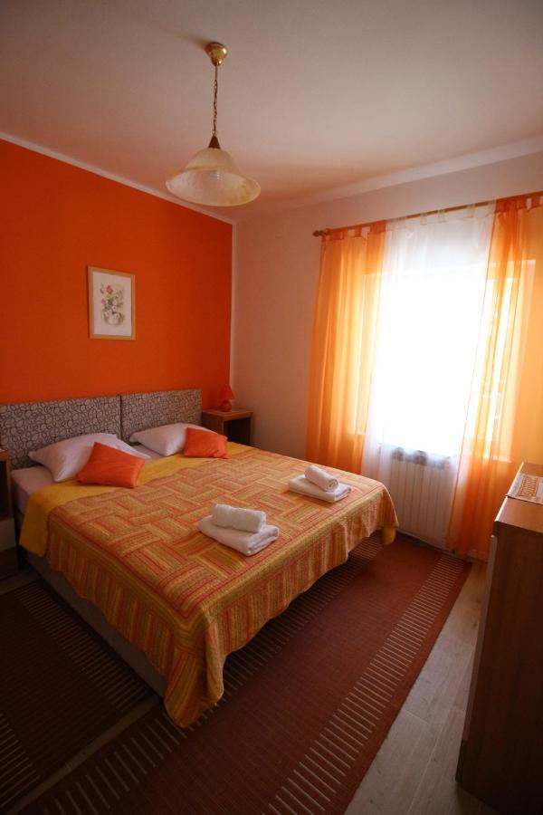 Apartment Marija For 8 People