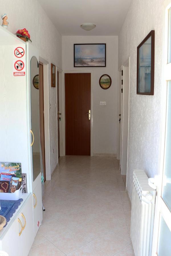 Apartment Marija For 8 People Mlini