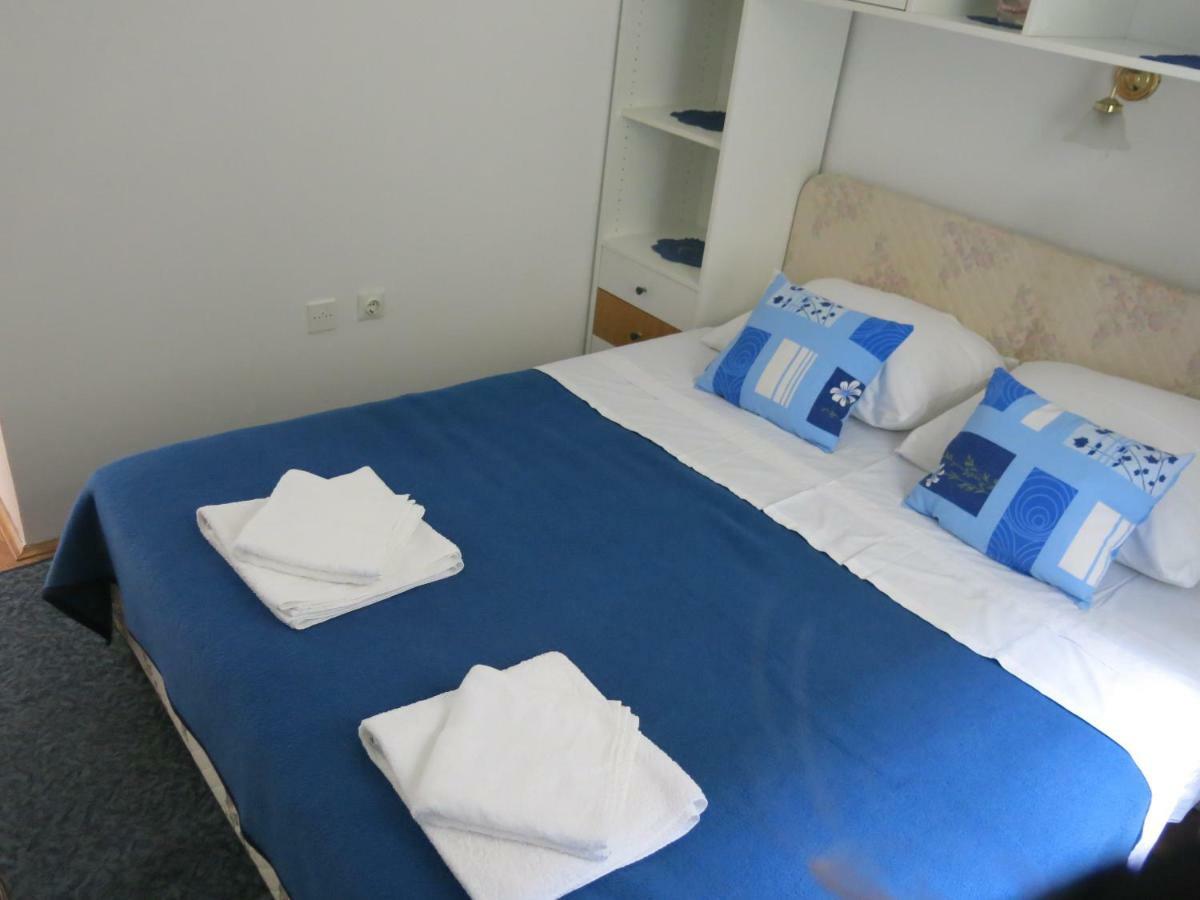 Apartment Marija For 8 People